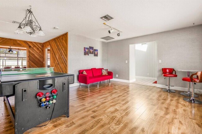 Building Photo - 12110 93rd Way N