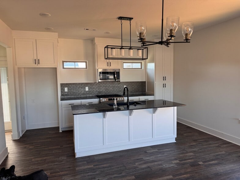 Building Photo - 222 Nebo St