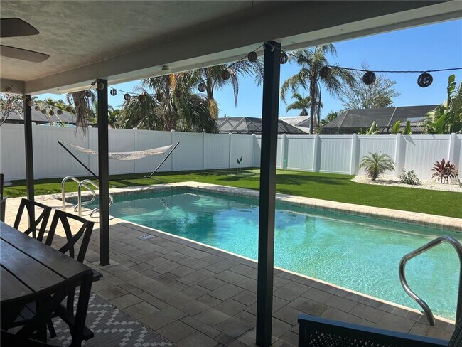 Building Photo - 2921 Captiva Dr