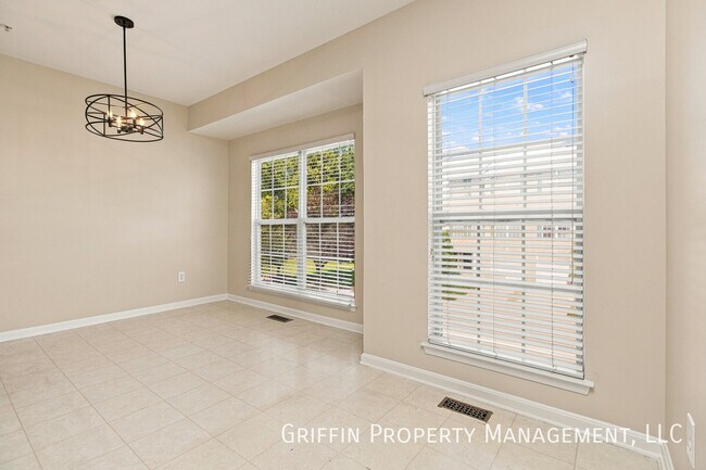 Building Photo - 1302 Ring Bill Loop