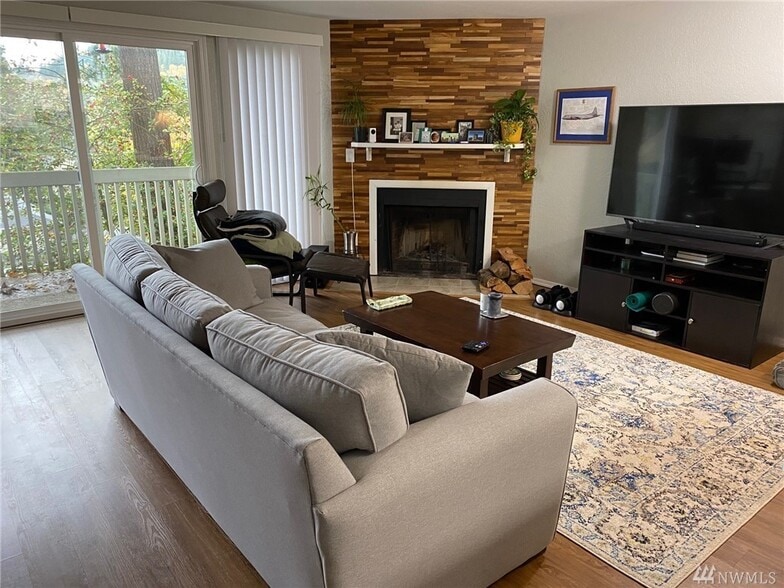 Living room (picture with furniture) - 330 SE Donnelly Ln