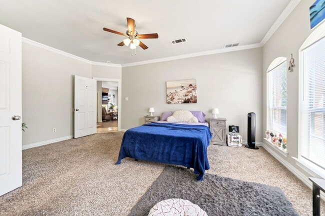 Building Photo - Exceptional Home in Arlington – Great Layout & Prime Location
