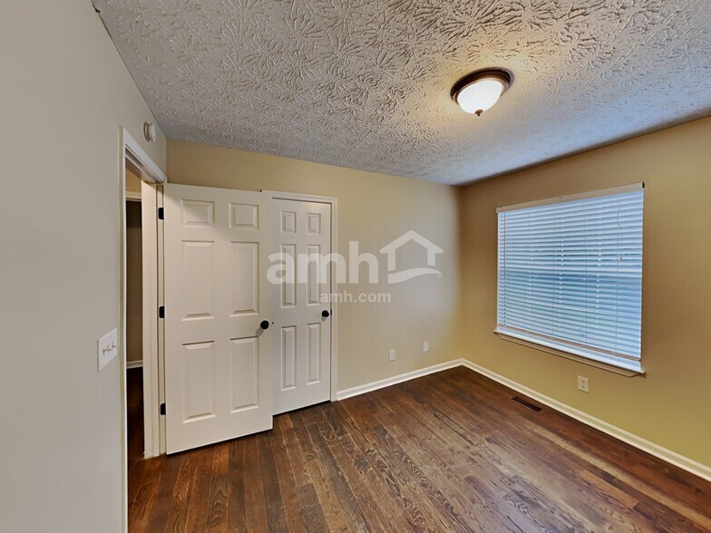 Building Photo - 6028 Woodcreek Dr