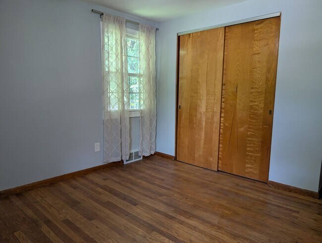 Building Photo - 8983 Highland Dr