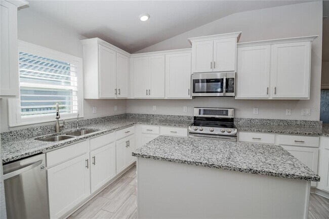 Building Photo - 4903 Vue Delac Pass