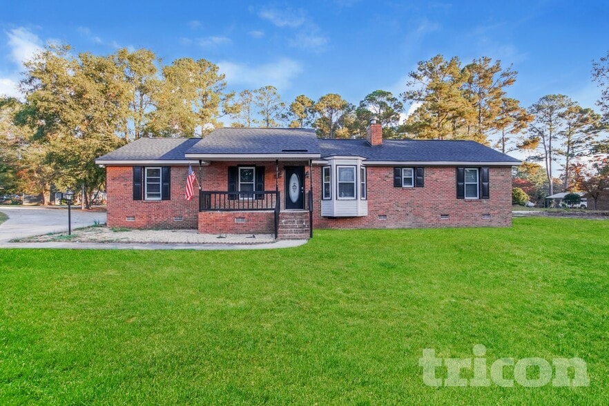 Primary Photo - 101 N Lakeside Dr