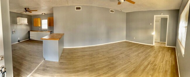 Building Photo - Handyman Special $0 First Month's Rent / “You fix, you SAVE BIG!!” Contact Mayshell for details: ...