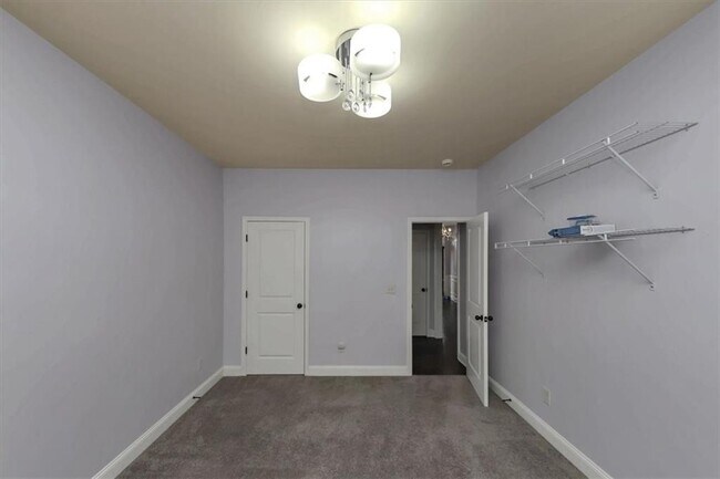 Building Photo - 6059 Cove Park Dr