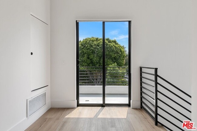 Building Photo - 1236 N Spaulding Ave