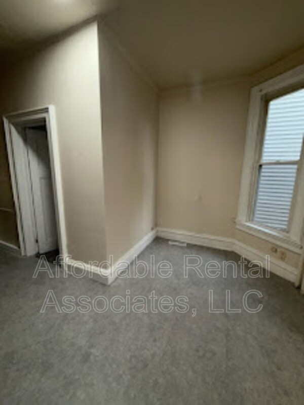 Building Photo - 1240 W Washington St