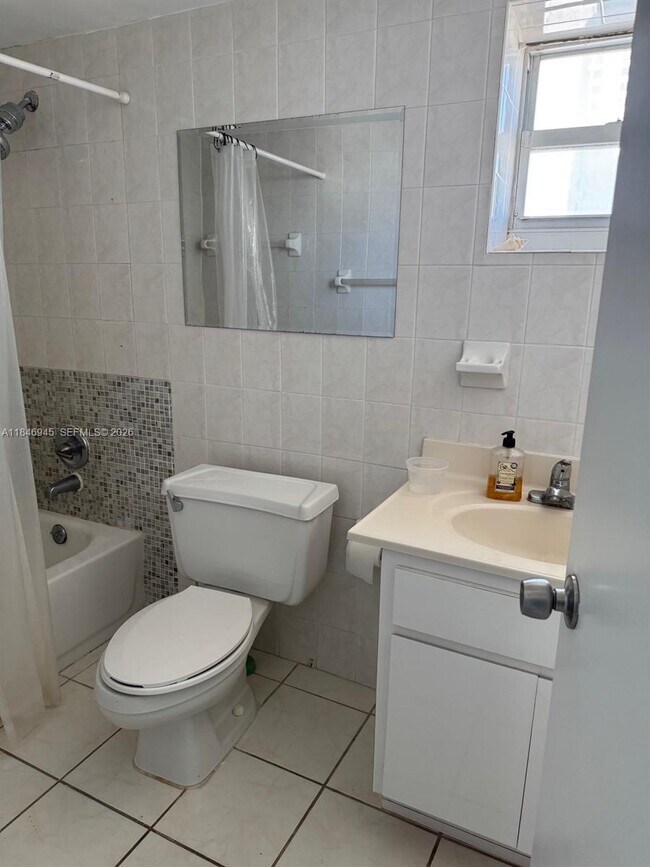 Building Photo - 1228 West Ave