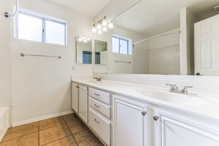 Building Photo - 3134 E McKellips Rd