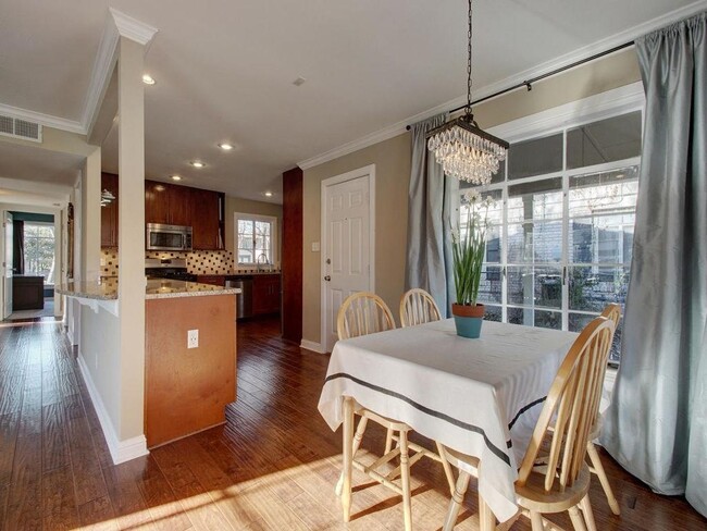 Building Photo - 407 Wilmes Dr