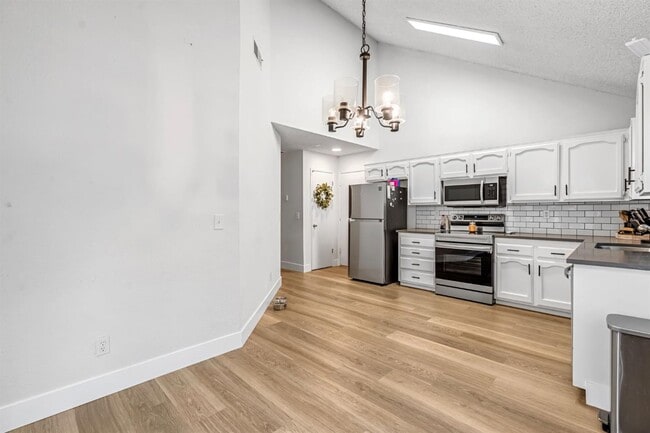 Building Photo - 3656 W Harvard Ave