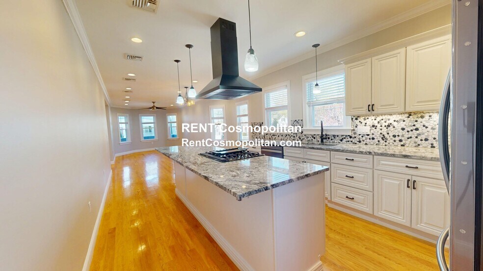 Building Photo - 41 Sydney St