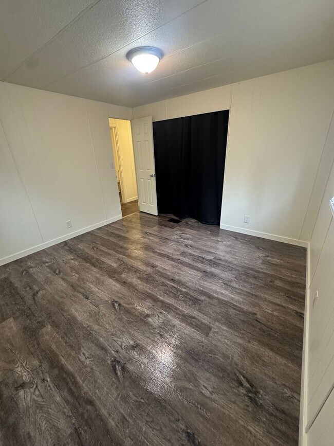 Building Photo - 2 BEDROOM 1 BATH MOBILE HOME FOR RENT