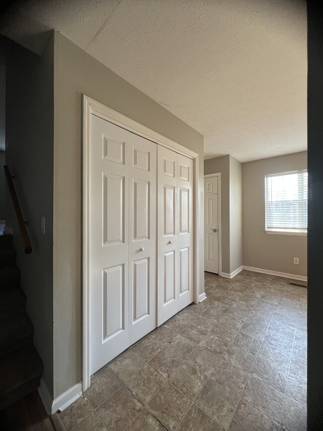 Building Photo - 1714 Dublin Ct