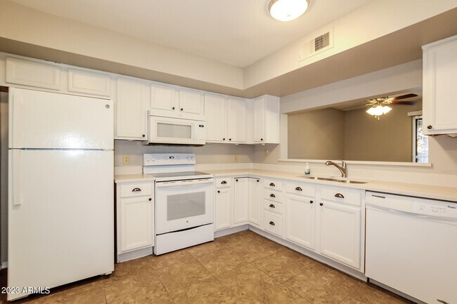 Building Photo - 3830 W Marconi Ave
