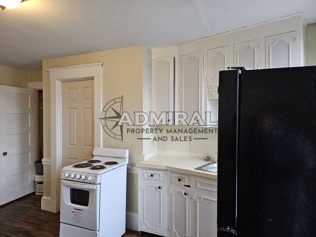 Building Photo - 42 N Main St