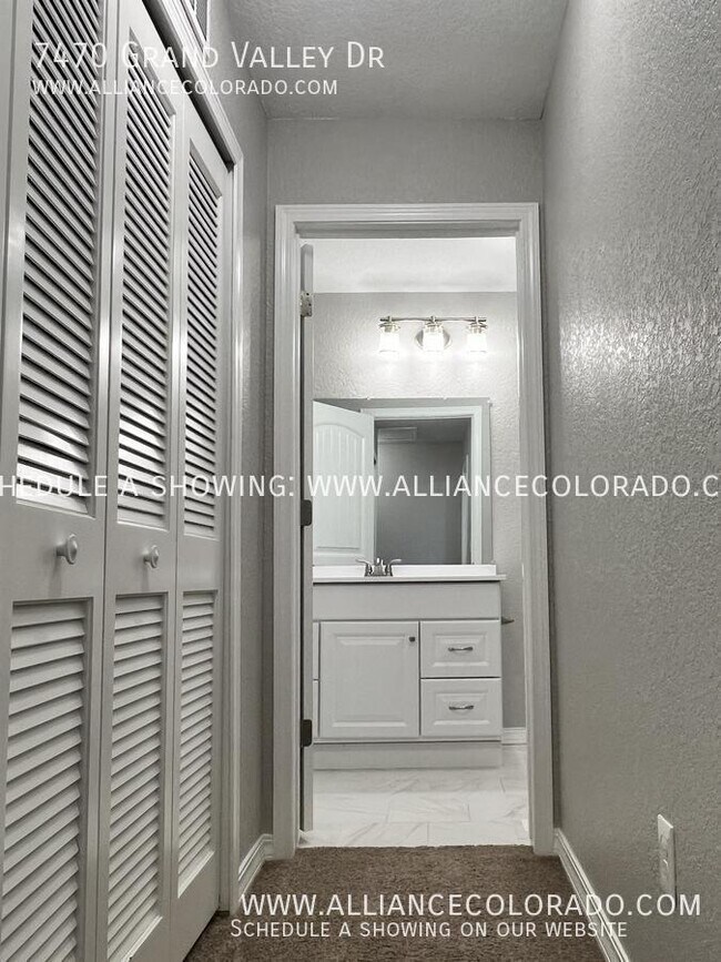 Building Photo - 7470 Grand Valley Dr
