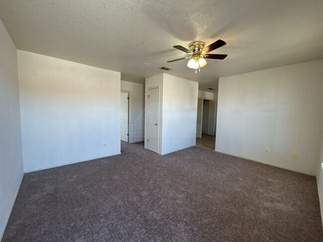 Building Photo - 1702 Benttree Dr