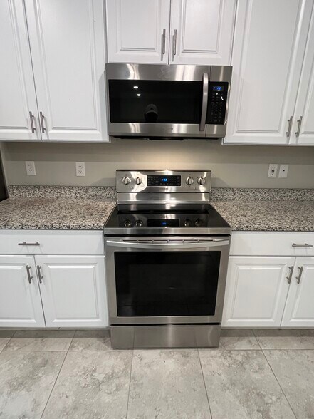 Building Photo - 116 College St