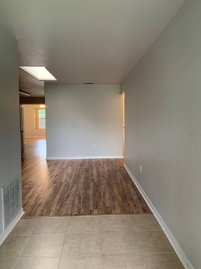Building Photo - 38A Lindsay Dr