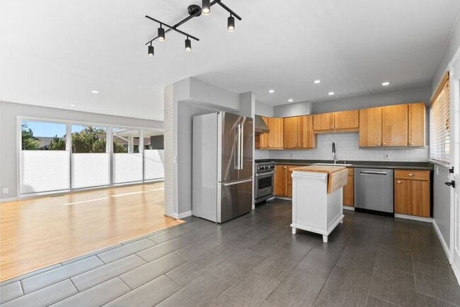 Building Photo - Freshly Updated West Seattle Rambler w/ Ai...
