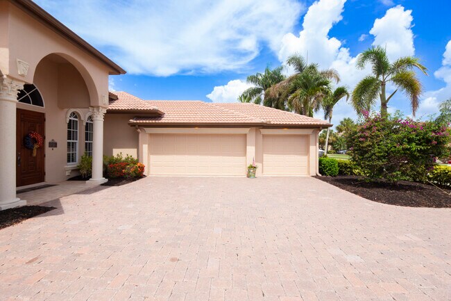 Building Photo - 923 SW Grand Reserves Blvd