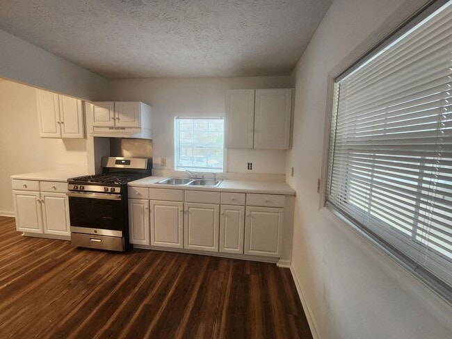 Building Photo - 3 Bed 2 Bath - North Columbus