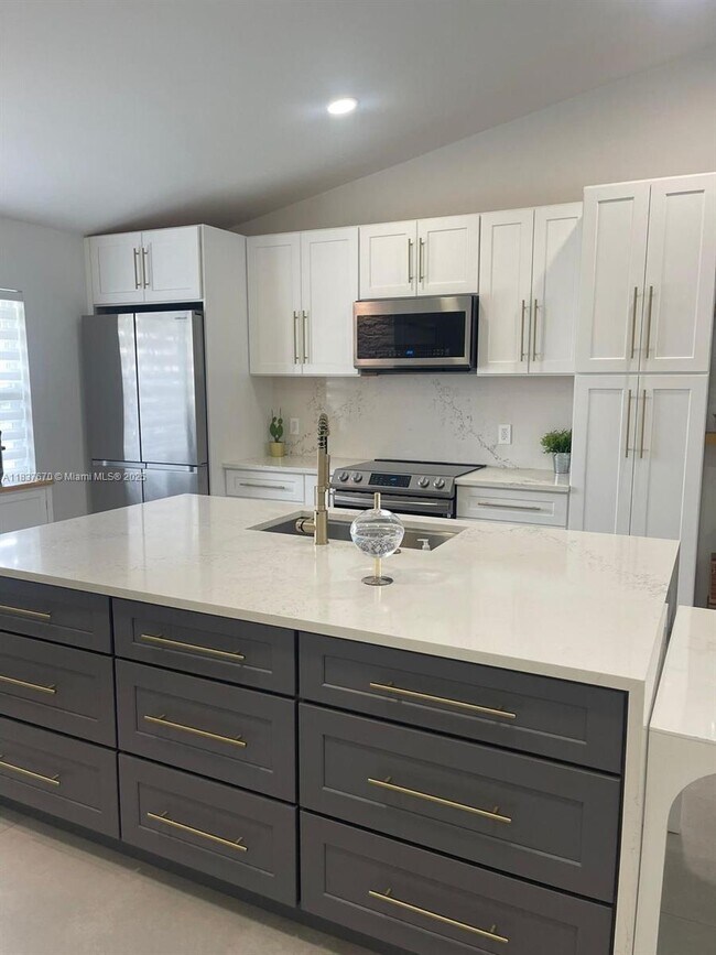 Building Photo - 21281 Hazelwood Ln