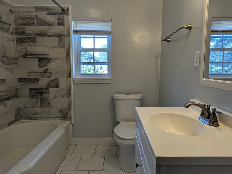 Building Photo - 527 Savannah Hwy