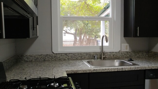 Building Photo - 1051 Boranda Ave