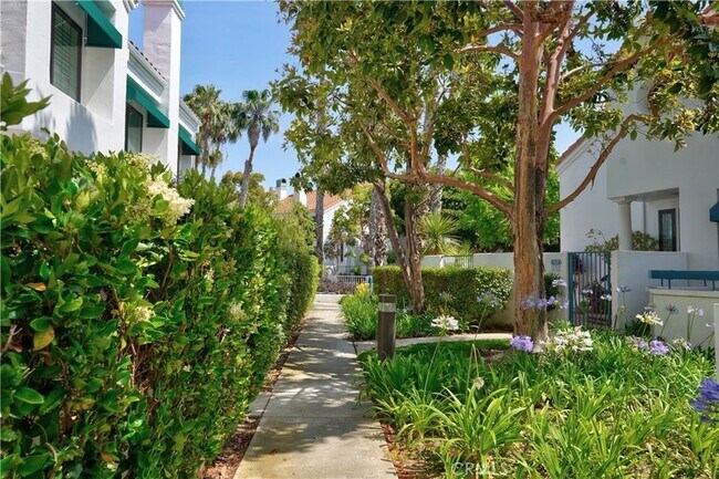Building Photo - 7401 Seabluff Dr