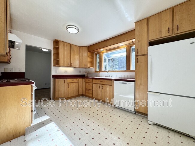 Building Photo - 4751 SW 53rd Ave