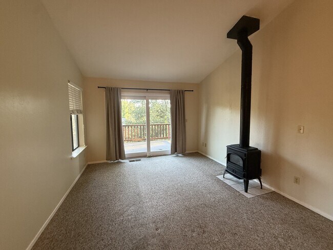 Building Photo - 488 Dogwood Dr