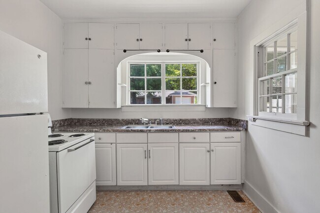 Building Photo - 251 Forbes Ave