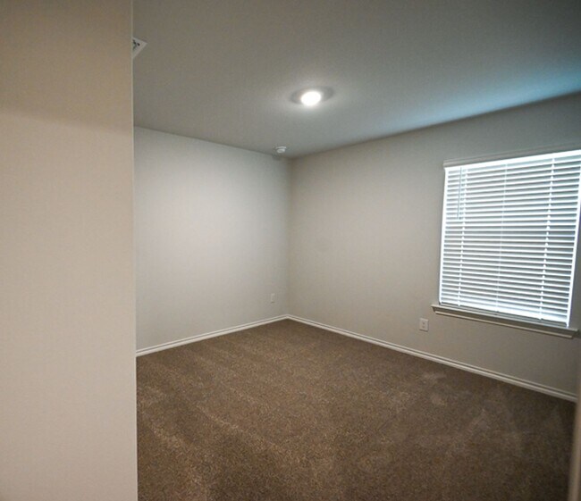 Building Photo - Beautiful Home in Springtown