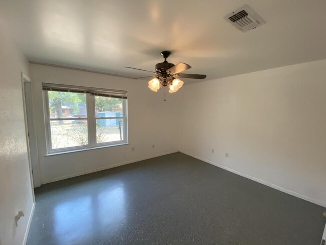 Building Photo - 1122 Rhonda Lee St