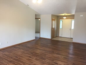 Building Photo - 653 Walnut Ridge St