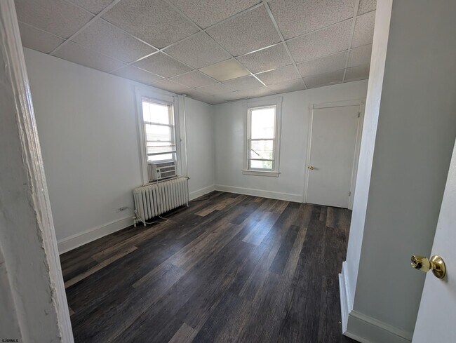 Building Photo - 6405 Ventnor Ave