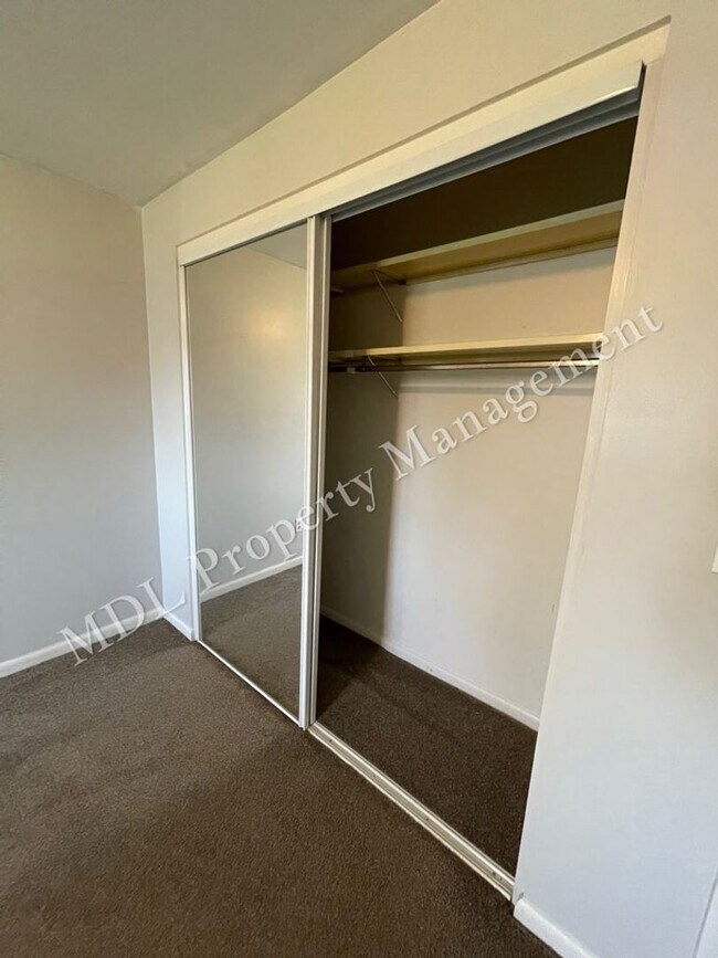 Building Photo - 121 N Woodbridge St