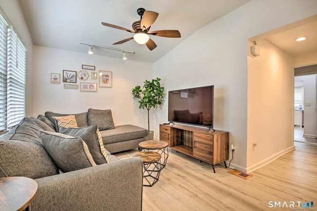 Building Photo - 102 Thomas St