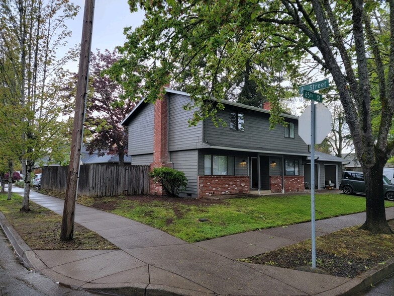 Building Photo - 218 65th St