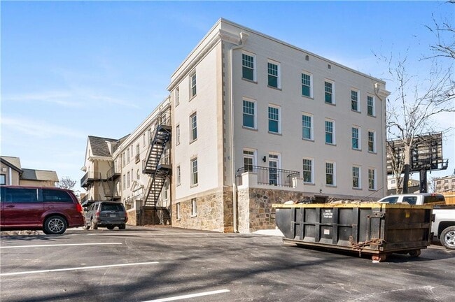 Building Photo - 2909 Peachtree Rd NE