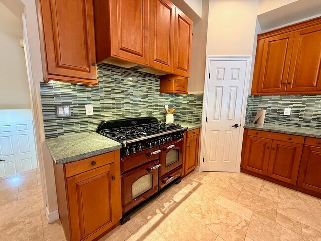 Building Photo - For Rent Available Now - Furnished House 3+BR 2.5Ba in Del Mar, charming furnished home in the hi...