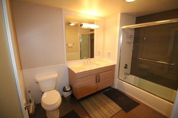 Building Photo - 555 4th St