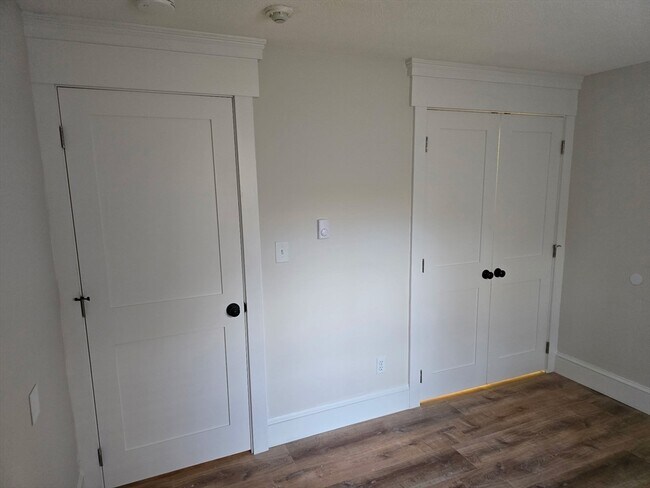 Building Photo - 862 Haverhill St