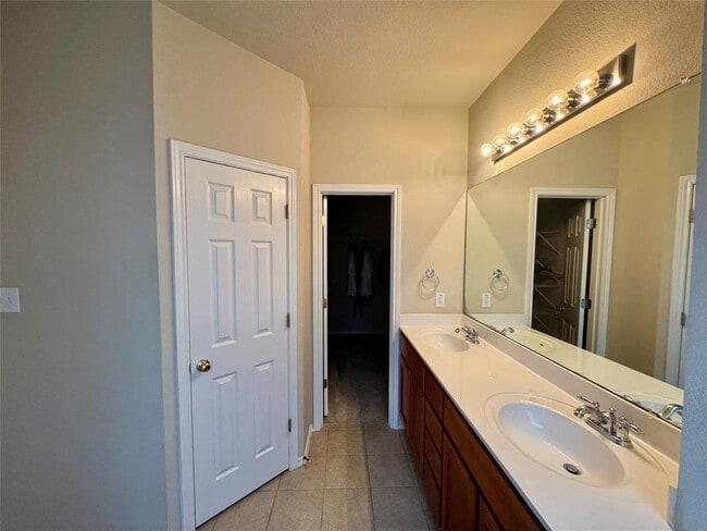 Building Photo - 106 Bowstring Bend
