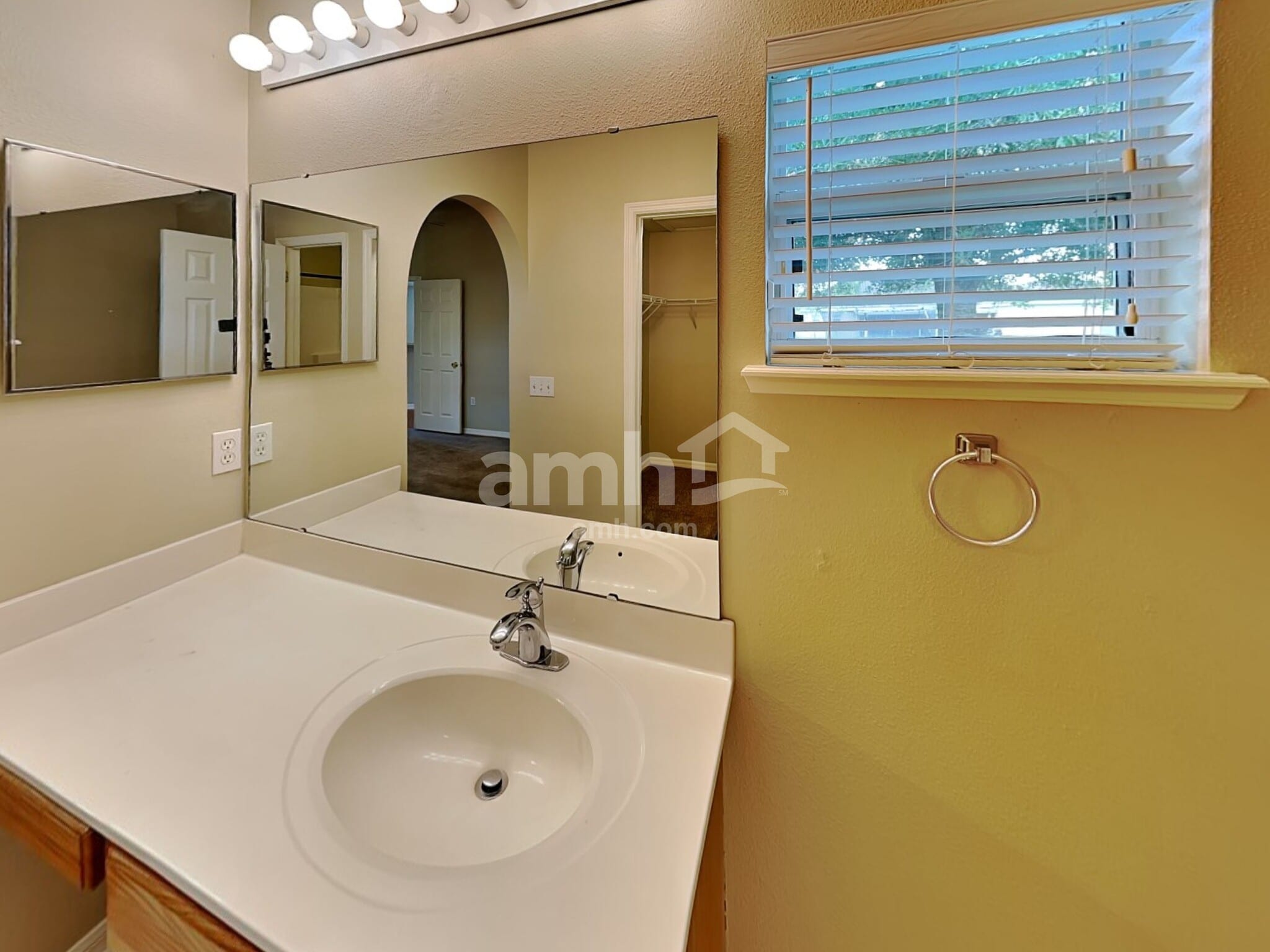 Building Photo - 7242 Oxfordshire Ave